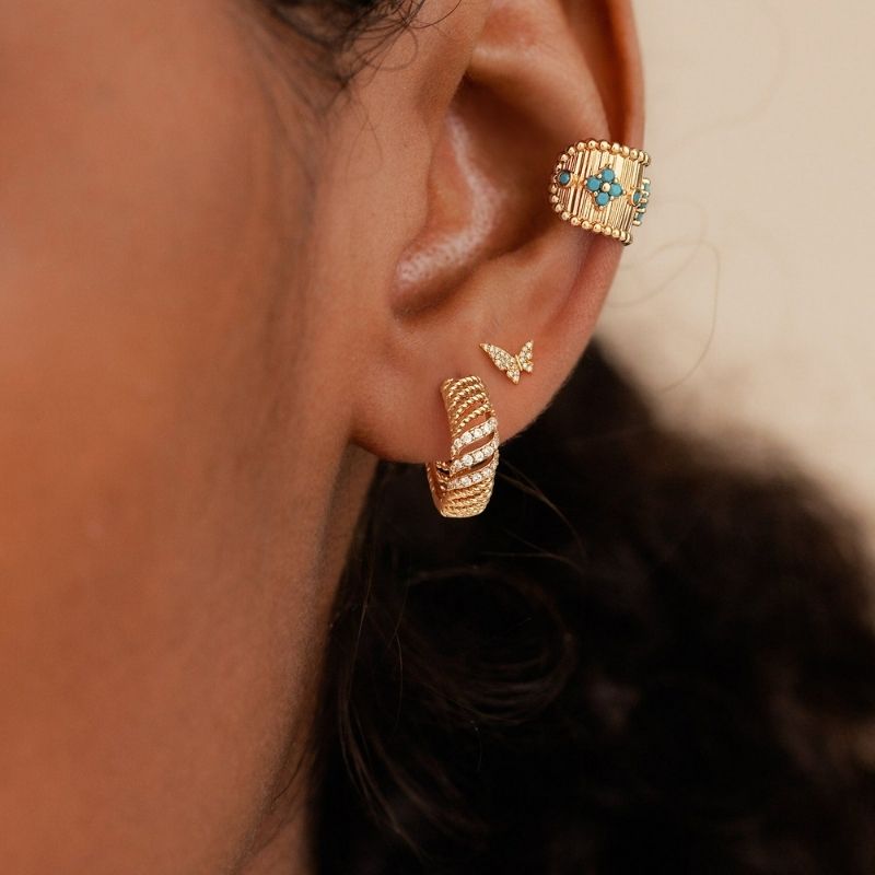 Lifestyle image of MYEARS® twisted huggie hoop earrings for women, gold hoop earrings styled for everyday wear and as a thoughtful gift