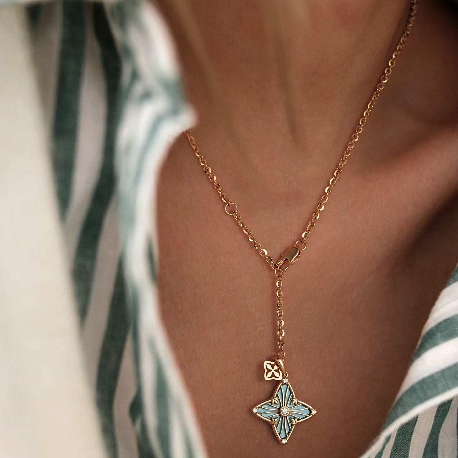 Gold Clover Pendant Necklace