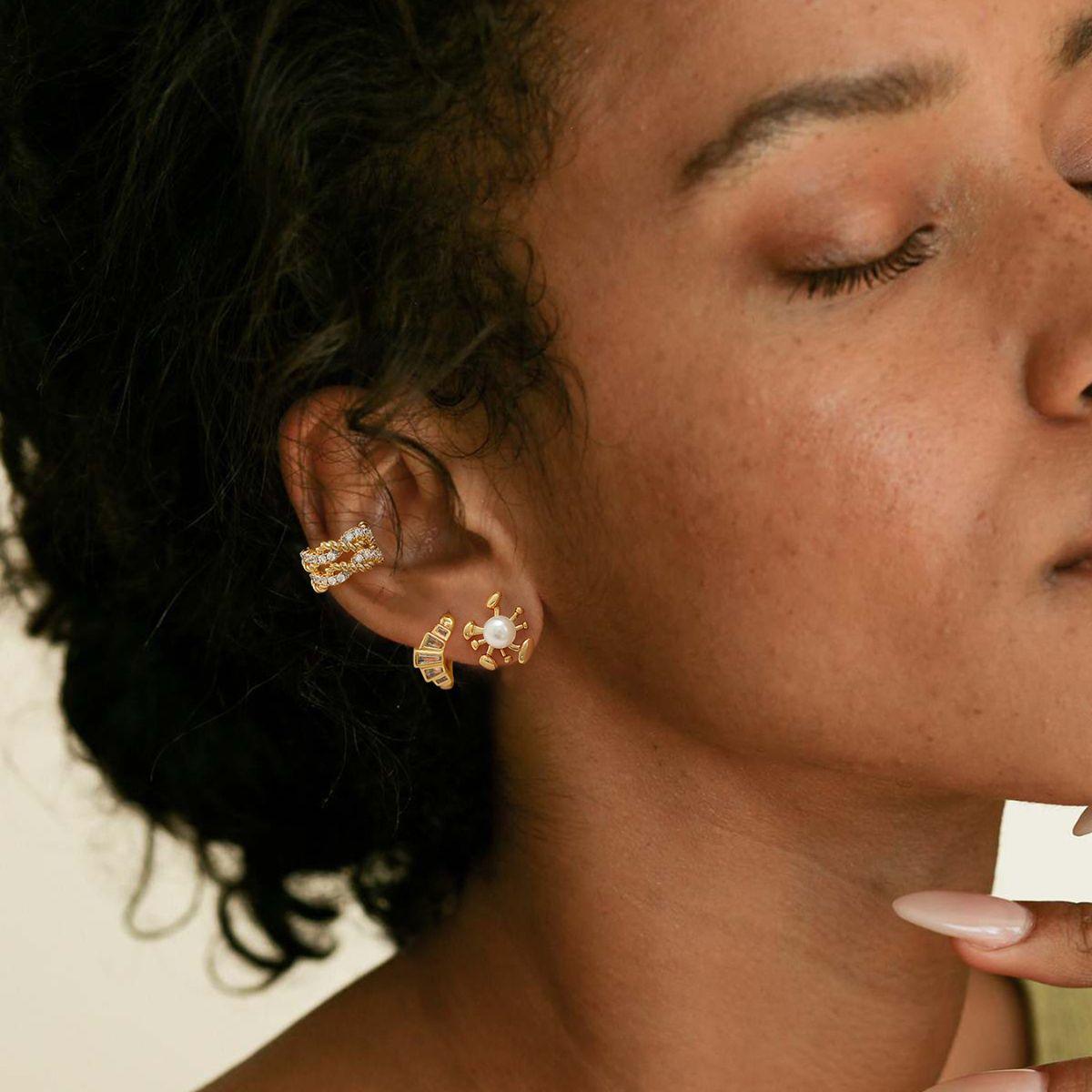 Model wearing MYEARS® cartoon conch hoop earrings, gold hoop earrings with playful conch shell charm styled for everyday wear and summer outfits.