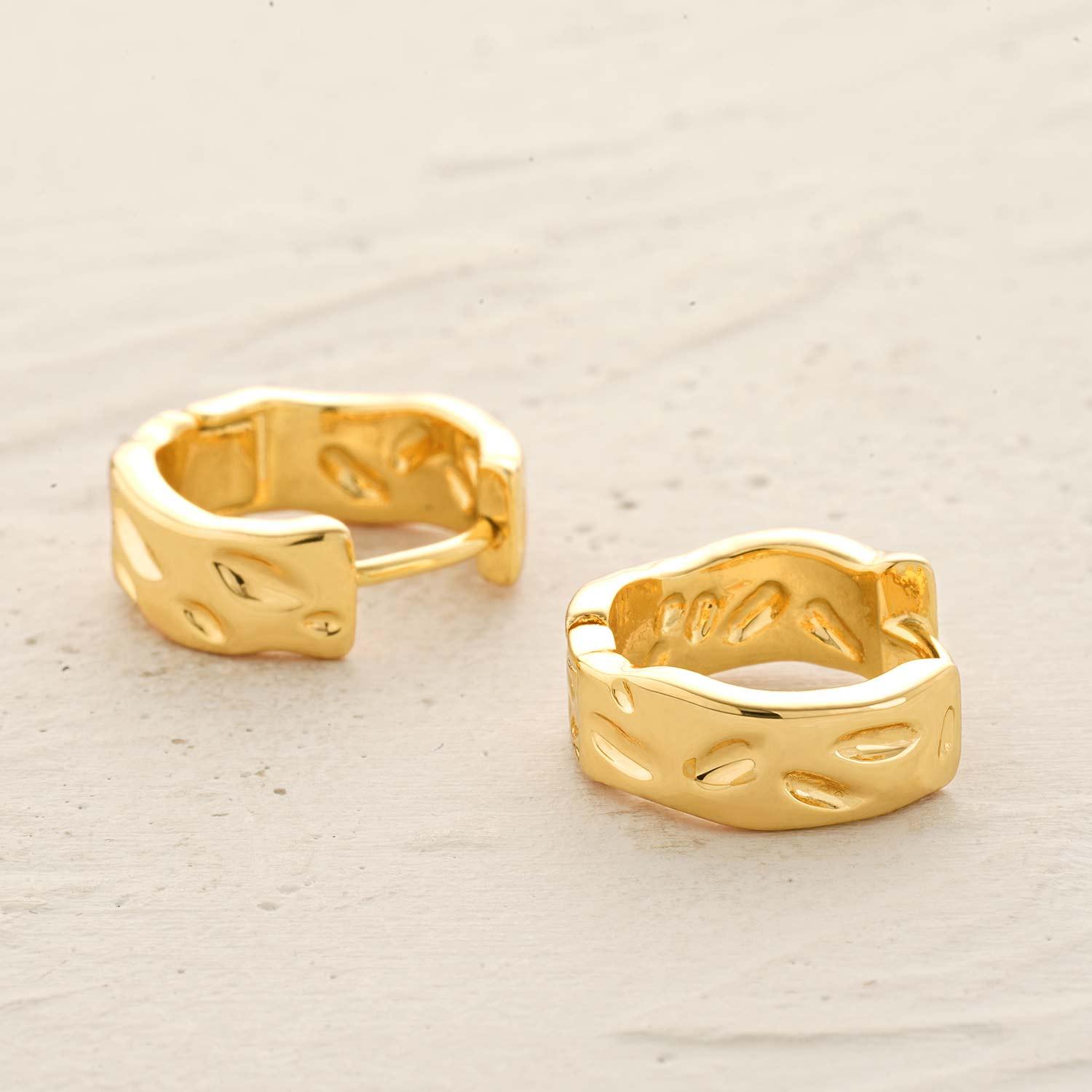 Detailed view of MYEARS® hammered textured hoop earrings showing the artisanal surface and refined craftsmanship