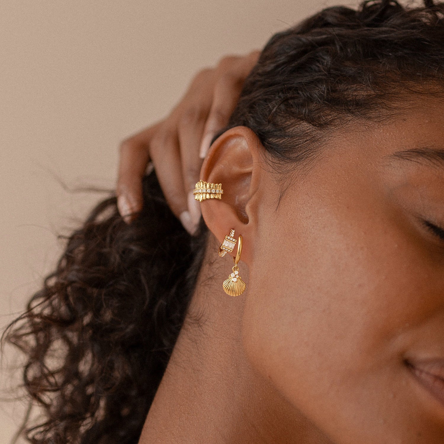 Close-up of MYEARS® baguette CZ hoop earrings in gold, highlighting the clean baguette-cut stones