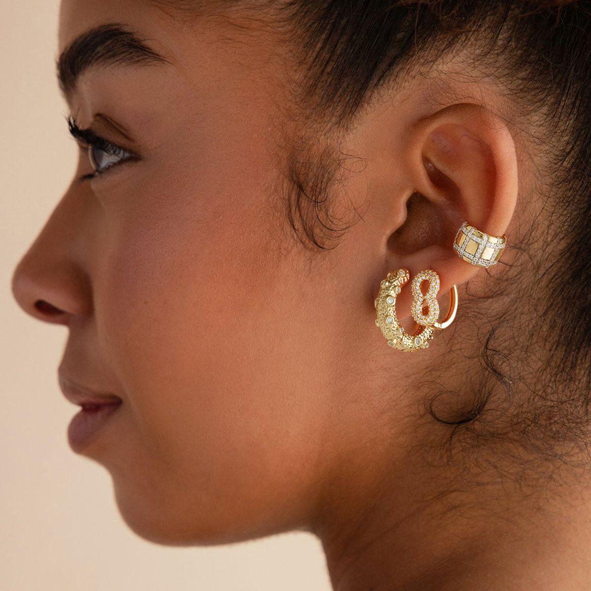Close-up of model wearing MYEARS® plaid ear cuff no piercing, showcasing the elegant gold design for women