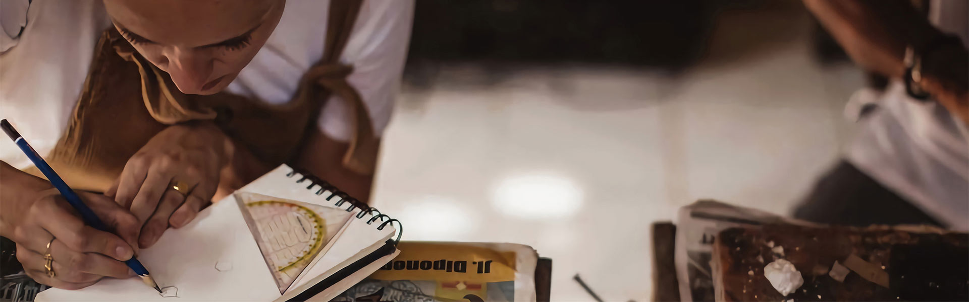 MYEARS® jewelry brand story banner showcasing craftsmanship, design philosophy, and modern everyday jewelry