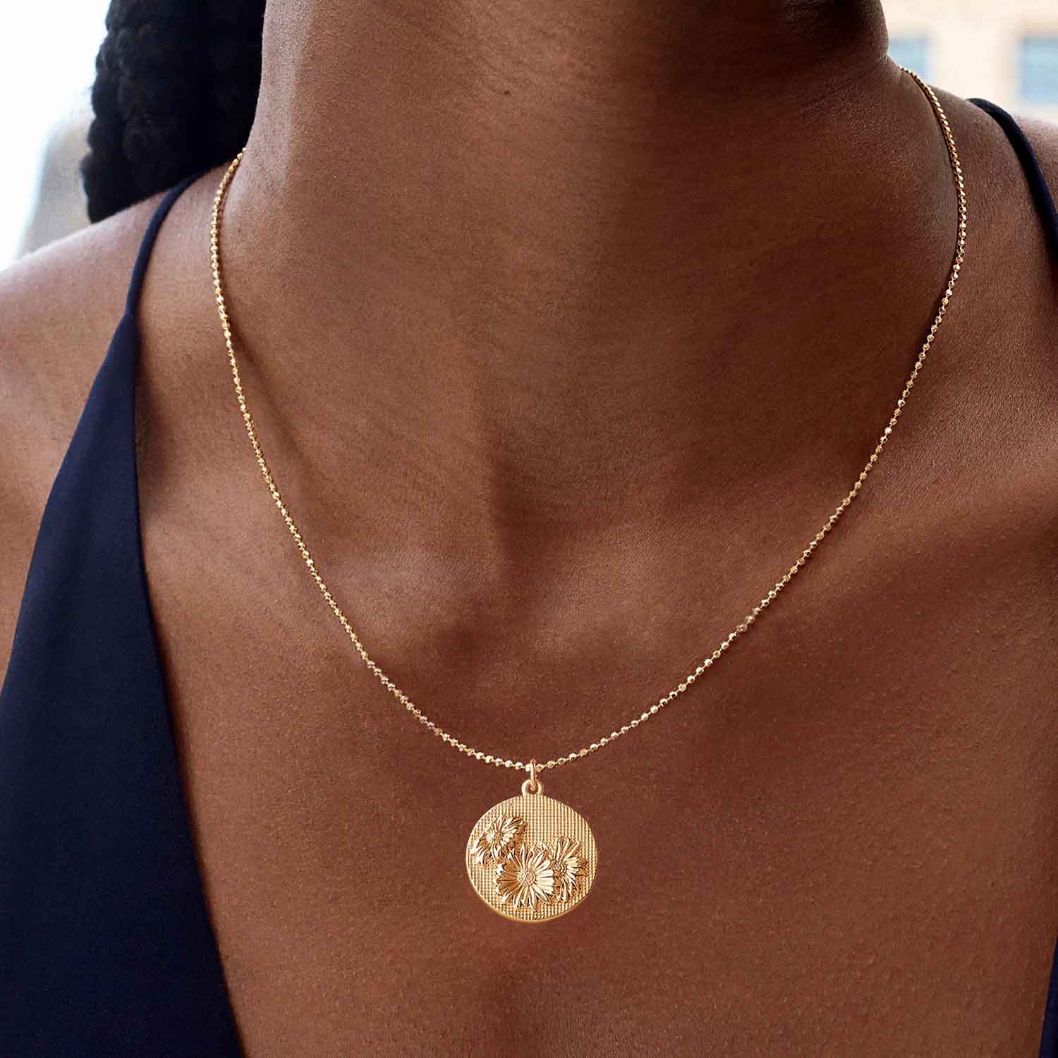 MYEARS® personalized birth flower jewelry in gold, perfect gift for women, stylish and ideal for everyday wear