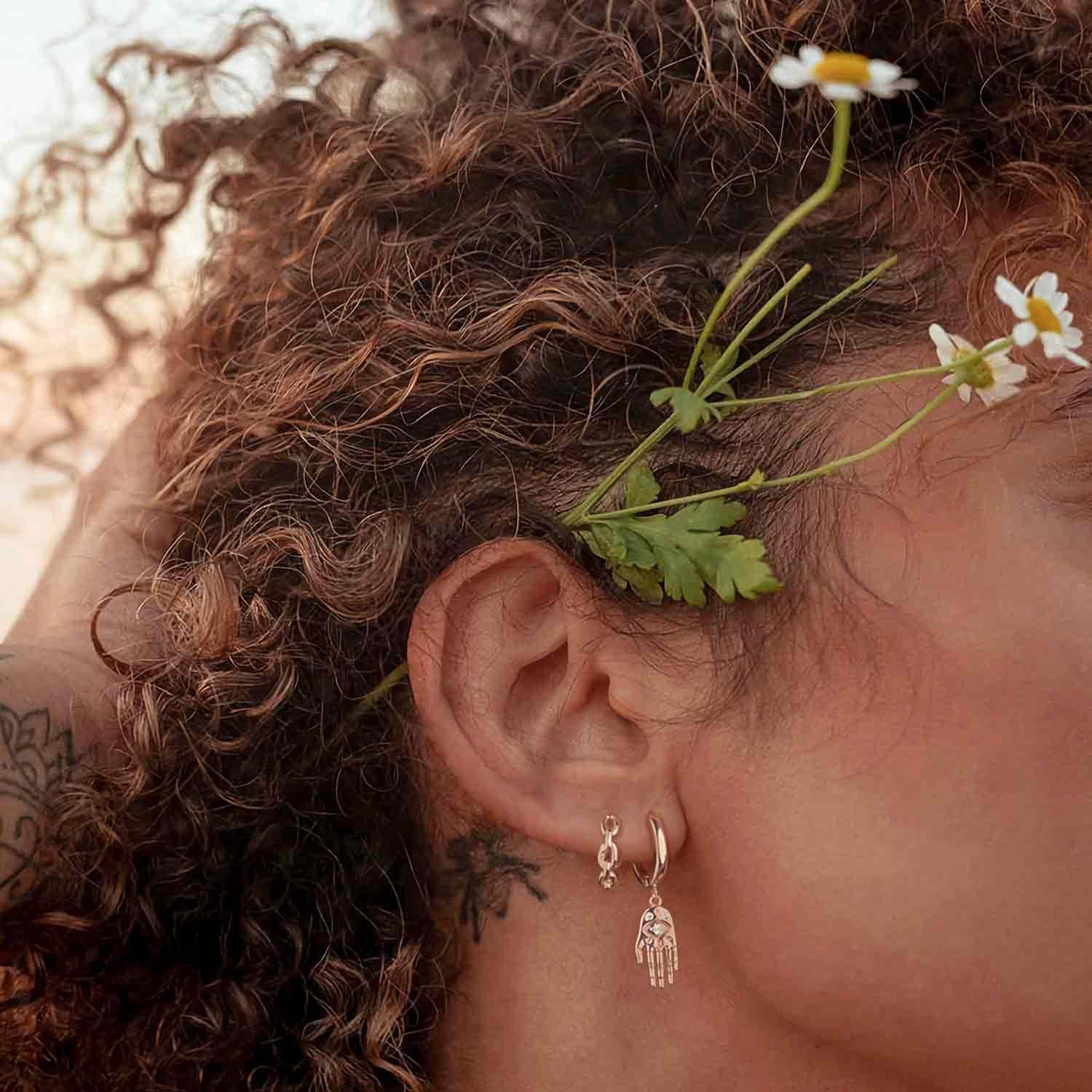 Model wearing MYEARS® Link Chain Huggie Hoop Earrings, 14K gold, linked chain hoop design, elegant and versatile earrings for women, ideal gift for her, suitable for everyday wear.