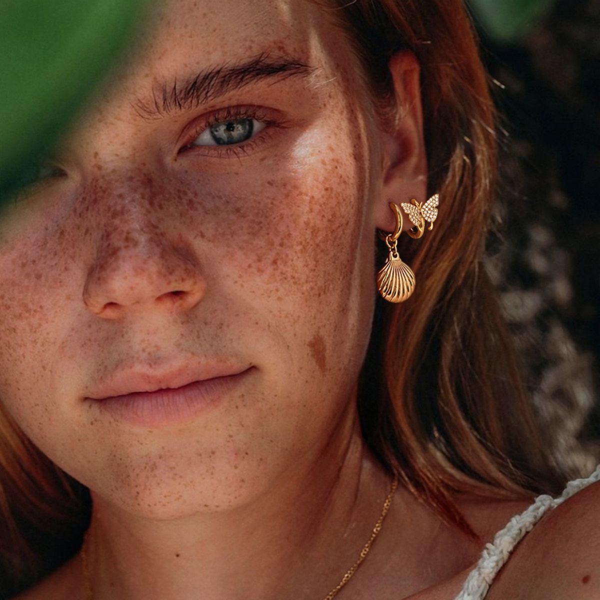 The Meaning Behind Clam Shell Jewelry & Why It’s So Popular