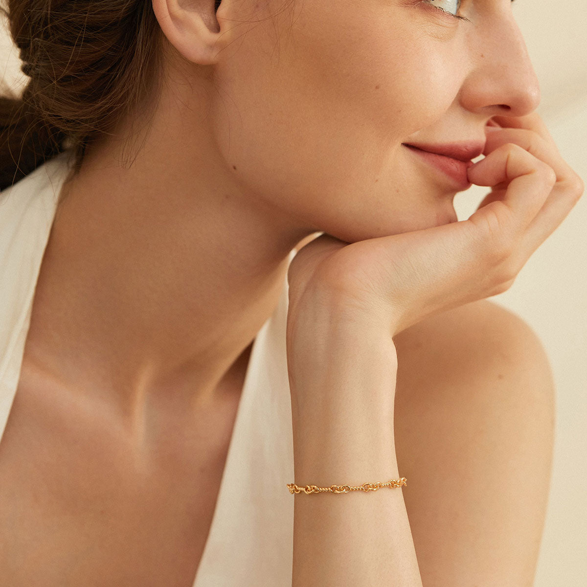 Elegant Gold Chain Bracelet
