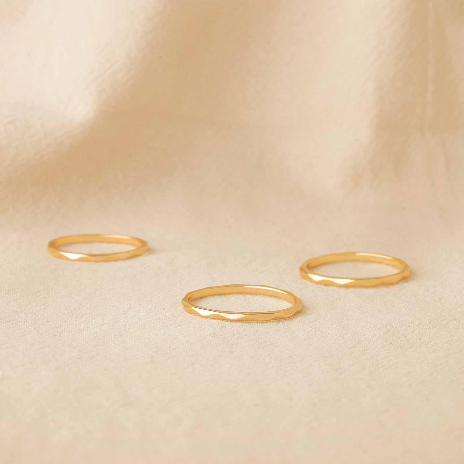 Ultra Thin Wave Stack Ring