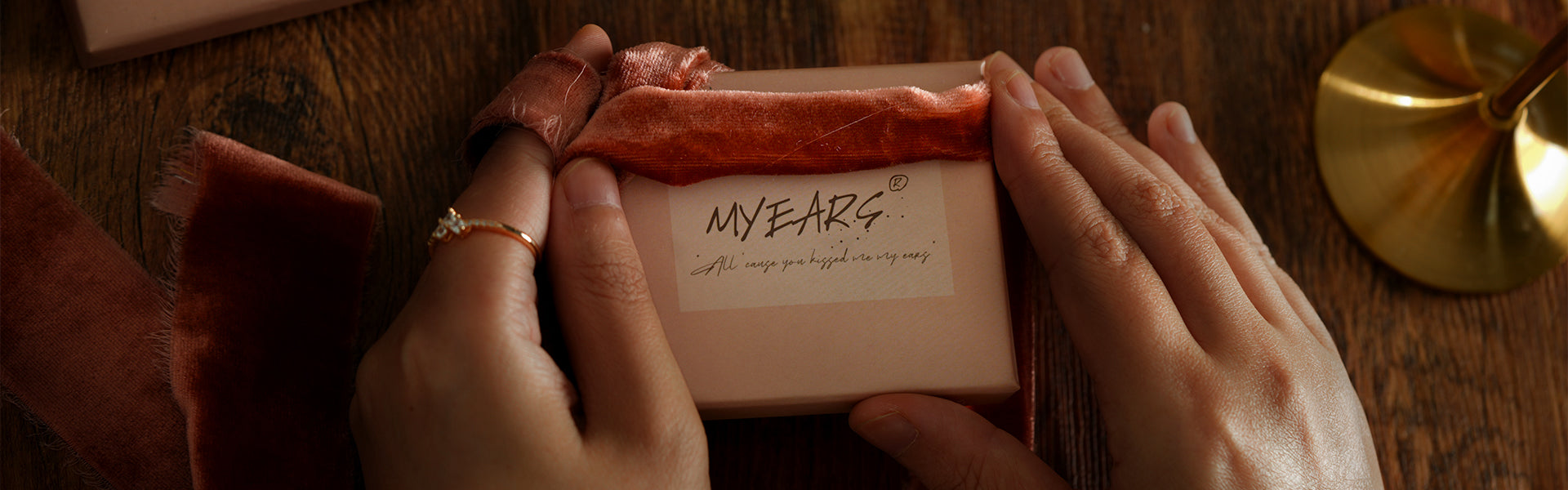 MYEARS jewelry gift box showcasing elegant gold jewelry packaging pc