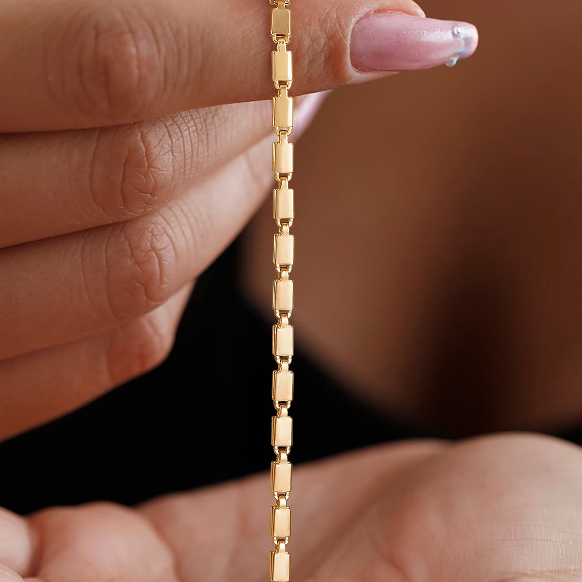 Elegant Gold Chain Bracelet