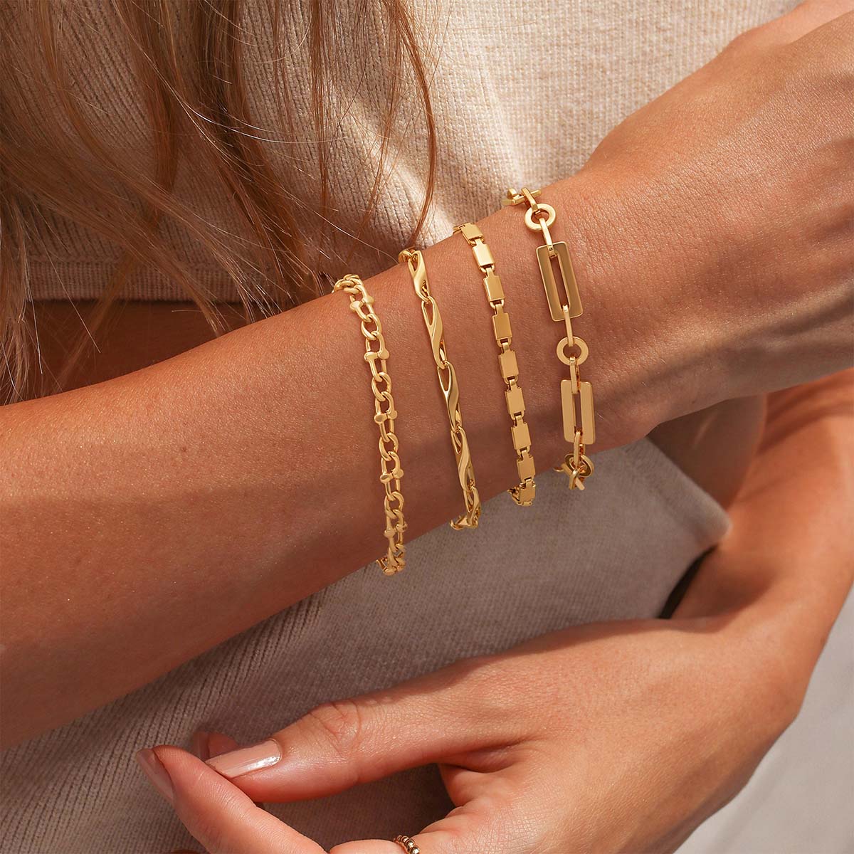 Elegant Gold Chain Bracelet
