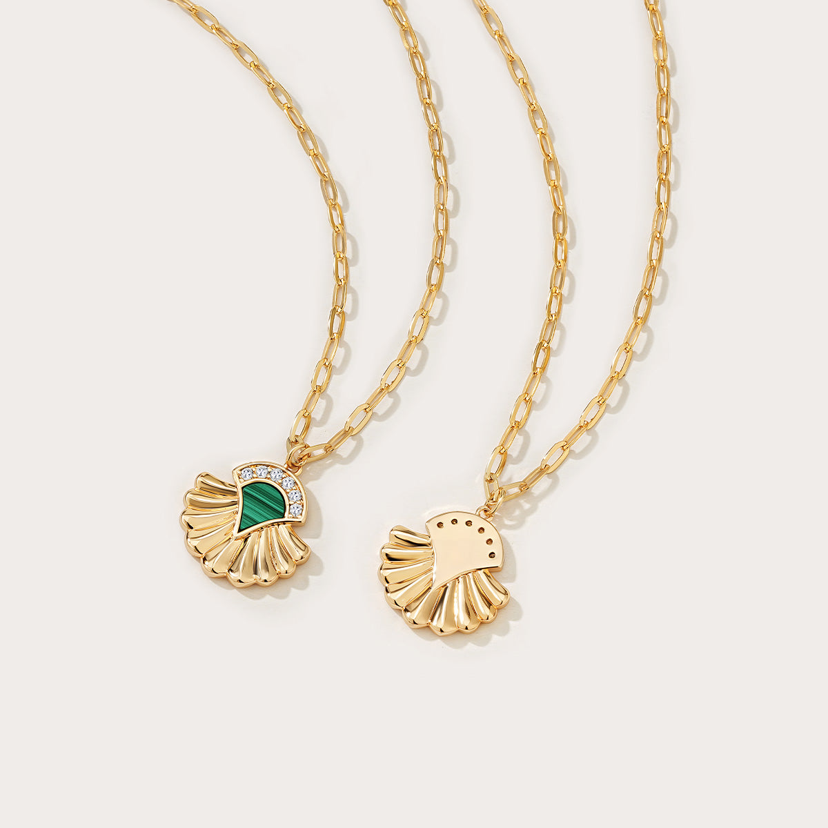 Close-up detail of MYEARS Bohemian Malachite Pendant Necklace showing gold chain and bohemian malachite pendant