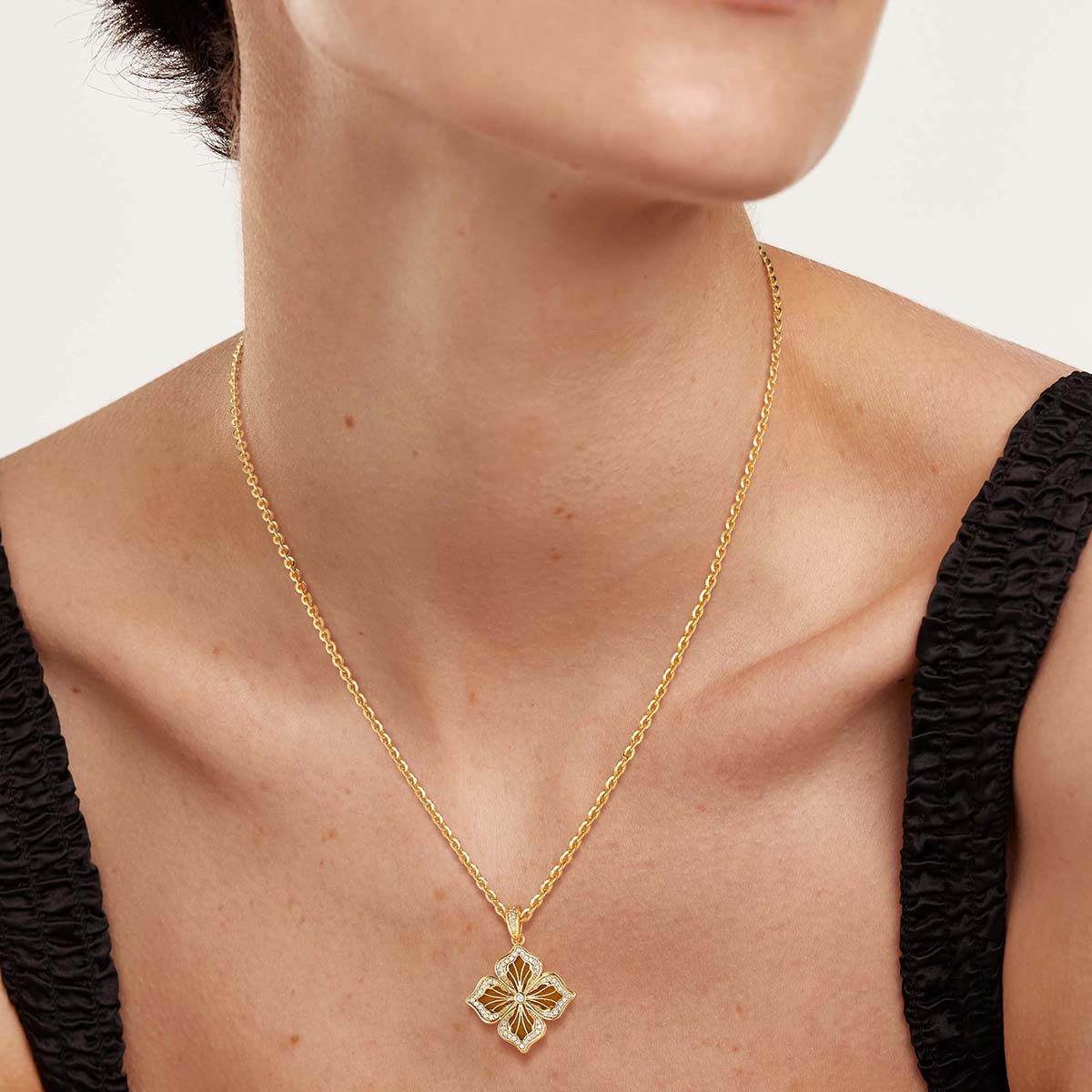 MYEARS Four Leaf Clover Flower Pendant Necklace with Yellow Tiger Eye in gold worn by woman, elegant and lucky necklace suitable for everyday wear