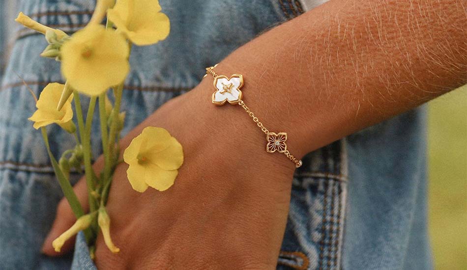 MYEARS® Gold bracelets collection for women, perfect for gifts and everyday wear, featuring elegant gold designs