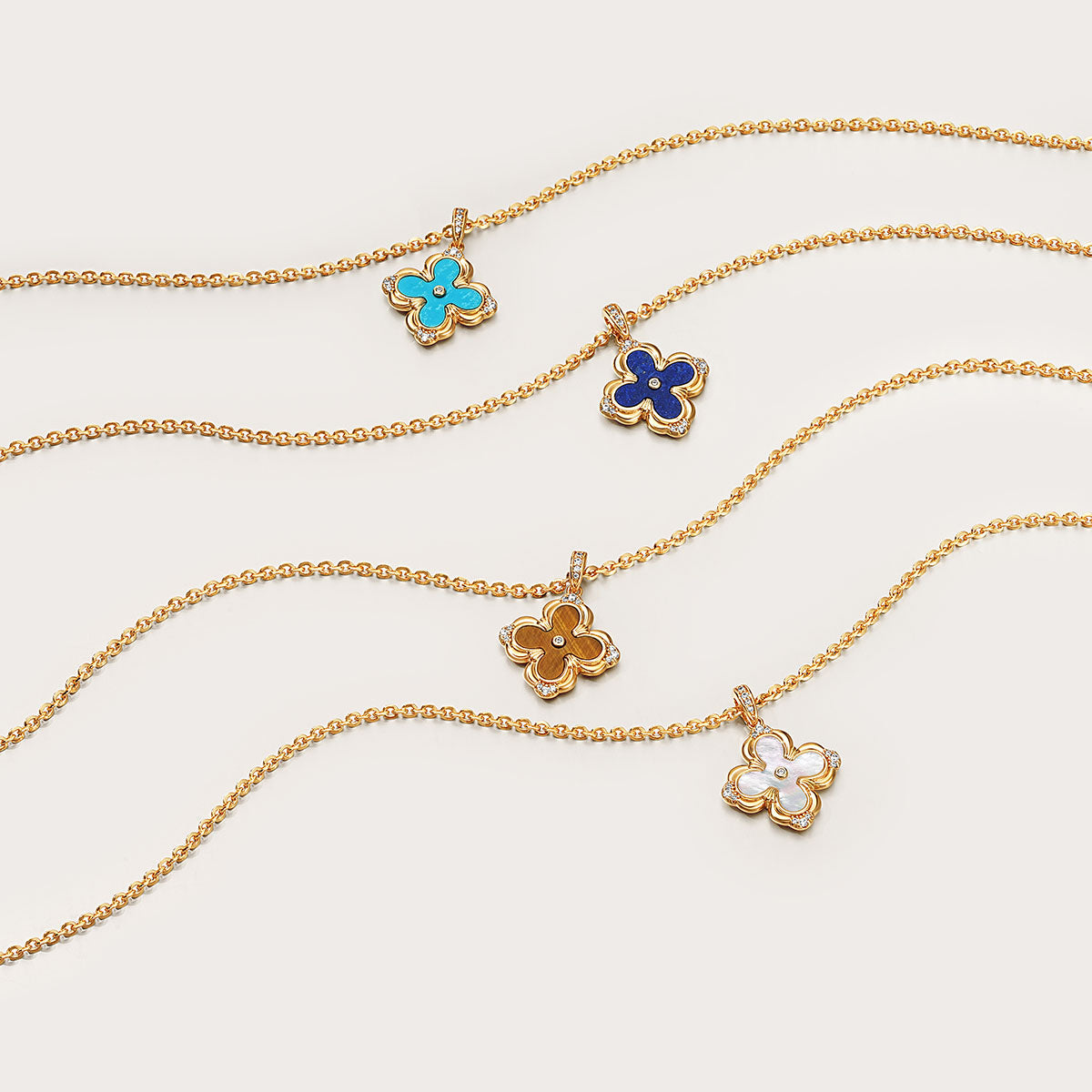 Close-up of MYEARS Clover Pendant Necklace in gold showing elegant design, women’s lucky charm for everyday wear