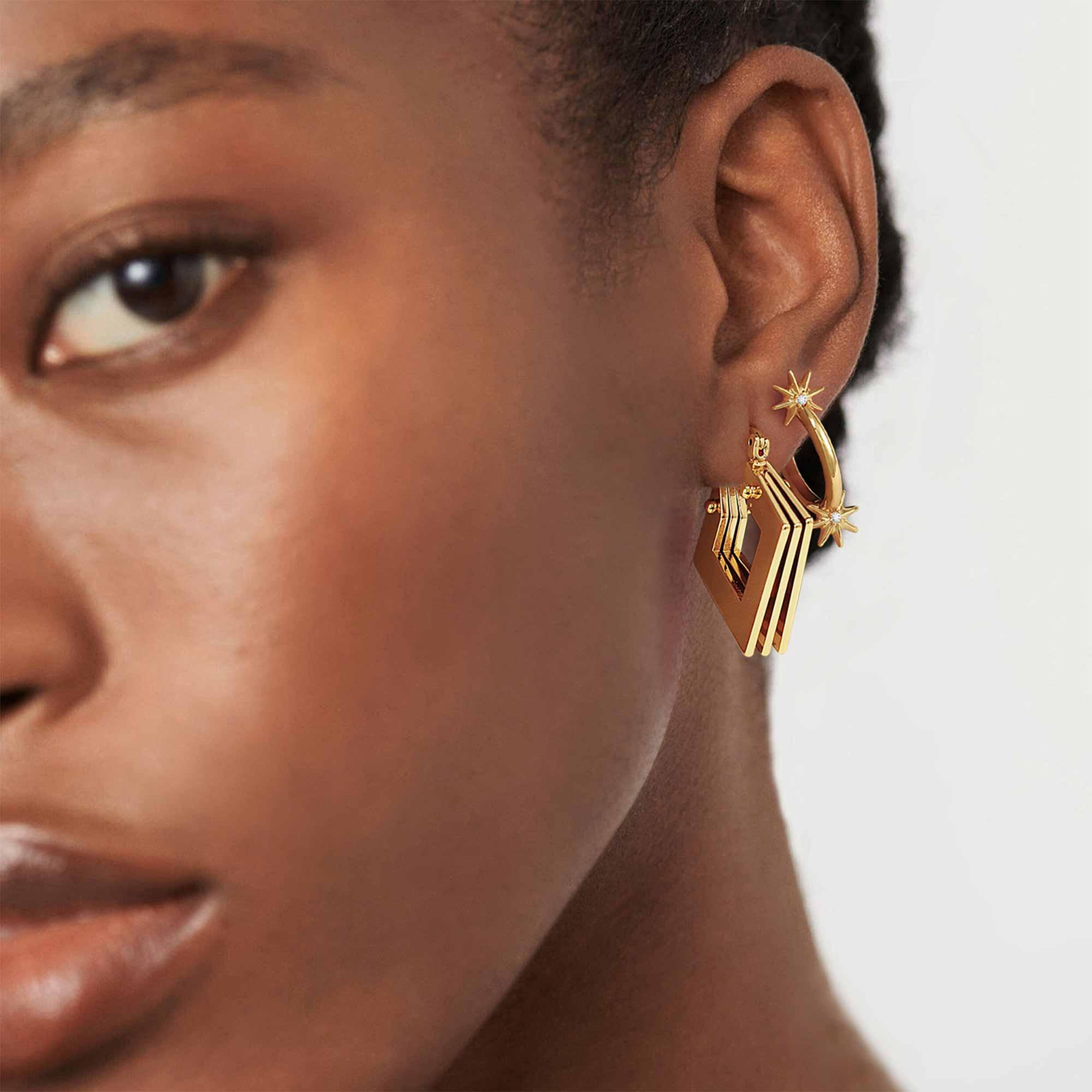 MYEARS Gold Square Hoop Earrings for Women Worn by Model – Elegant Jewelry Gift