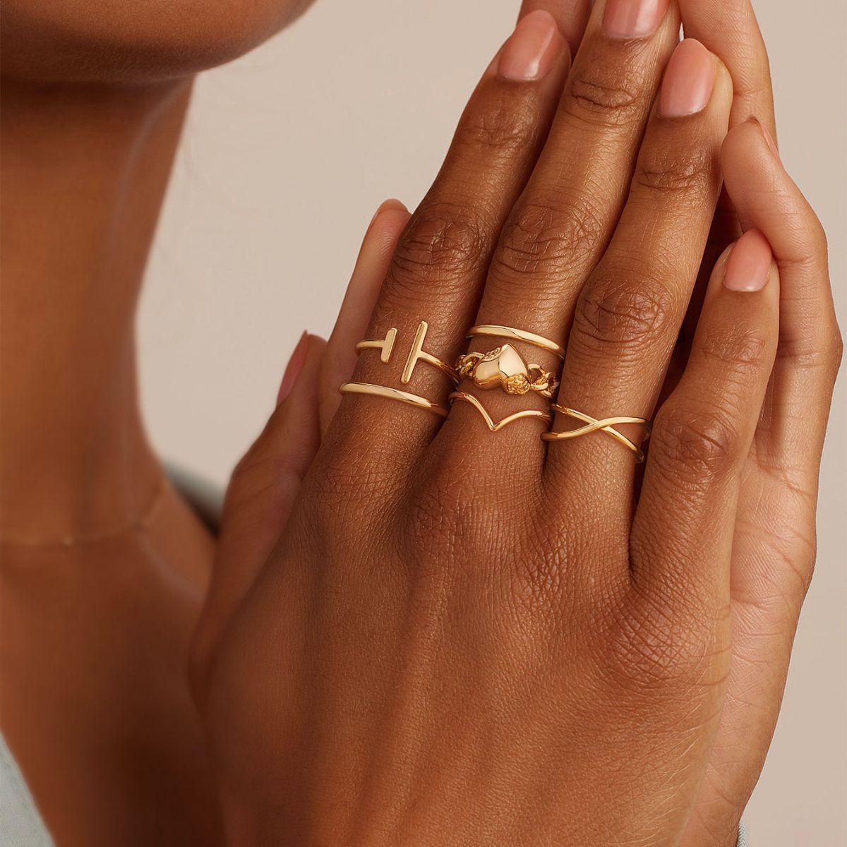 Close-up of MYEARS® gold heart nugget chain ring on model's hand, perfect for gifting and daily fashion for women
