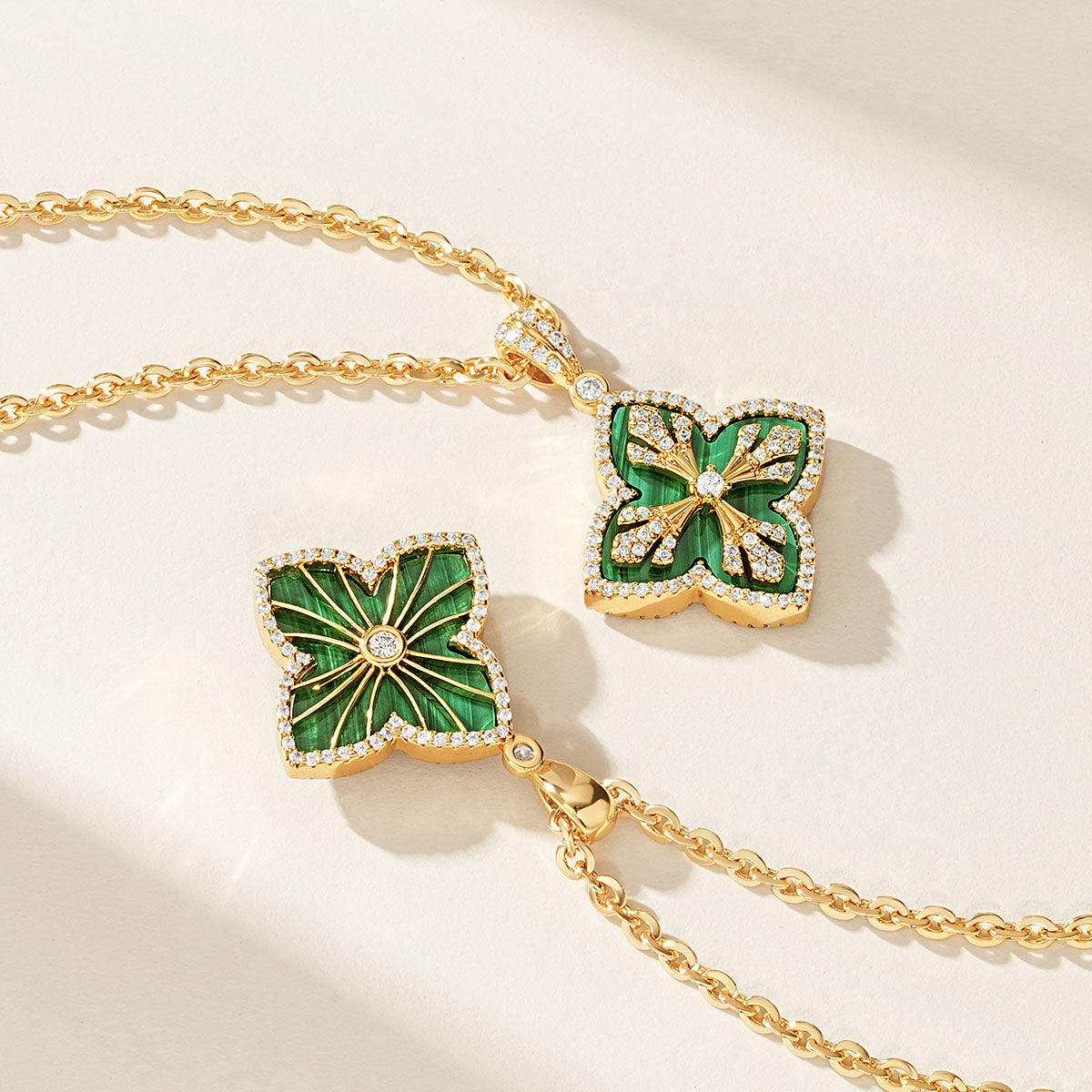 Close-up of MYEARS Malachite Four Leaf Clover Pendant Necklace in gold showing elegant design, women’s lucky charm for everyday wear