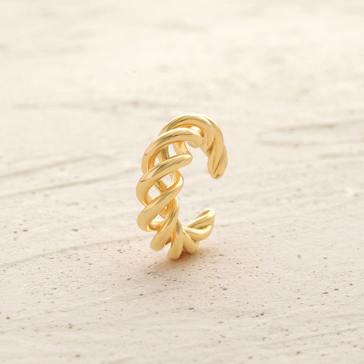 Detailed view of MYEARS® Twist Ear Cuff No Piercing, showcasing gold craftsmanship and elegant twisted design, ideal for women’s daily style or gifting