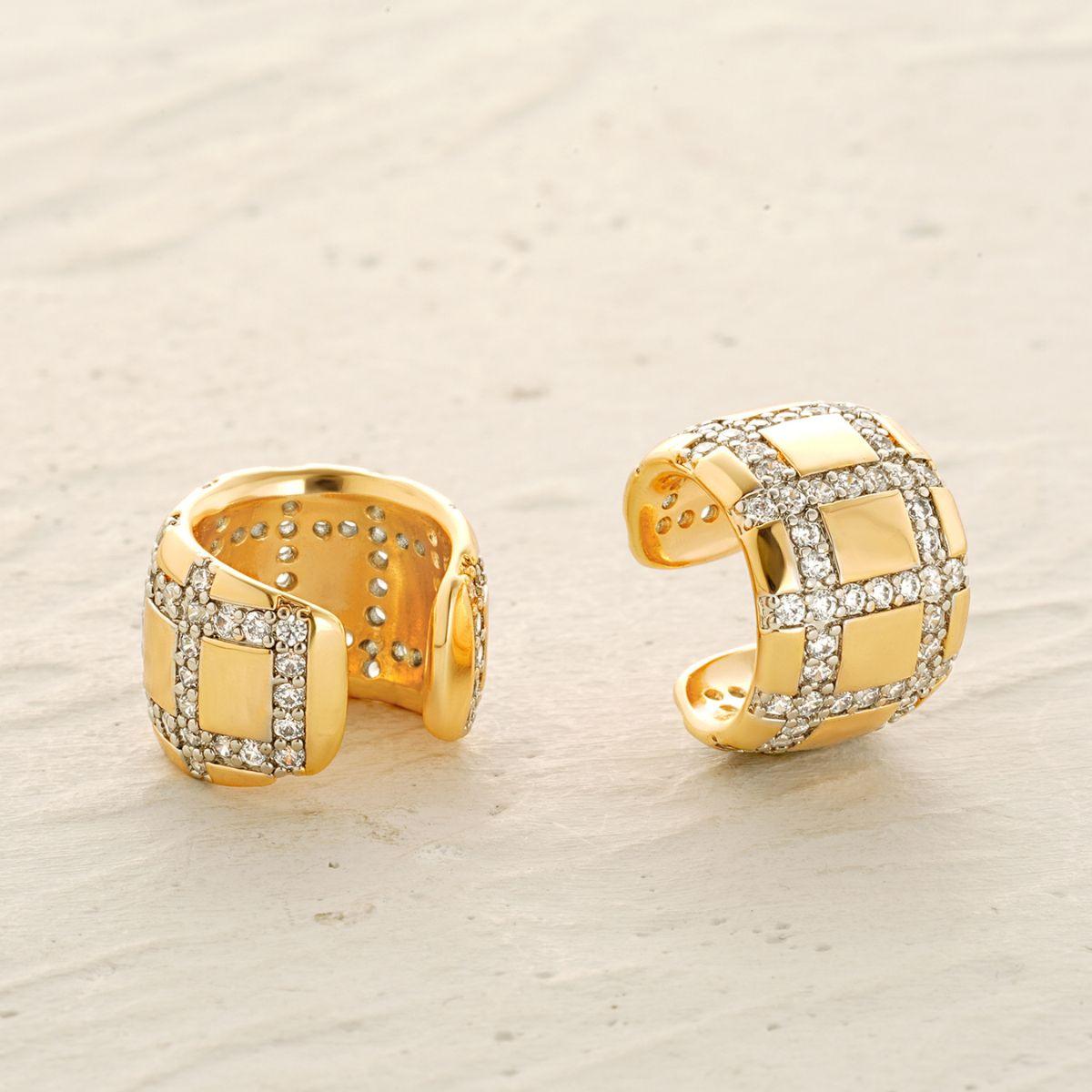 Detailed view of MYEARS® plaid ear cuffs no piercing highlighting the gold finish and intricate design
