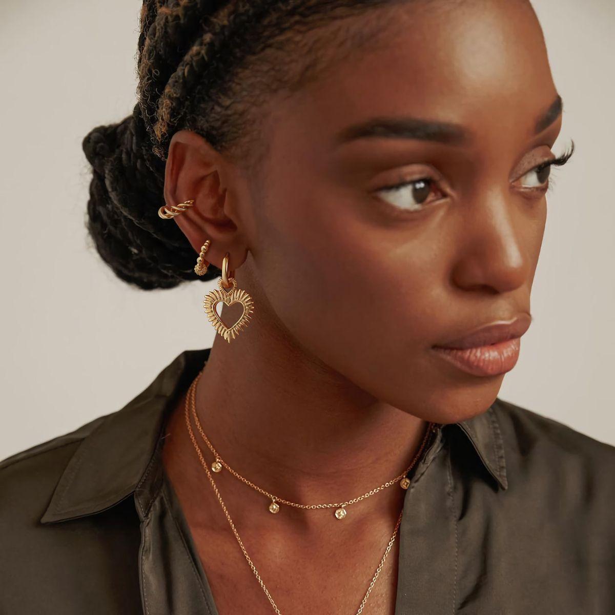 Close-up of MYEARS® Twist Ear Cuffs No Piercing worn by a woman, gold-tone design, elegant and suitable for daily fashion or gifting