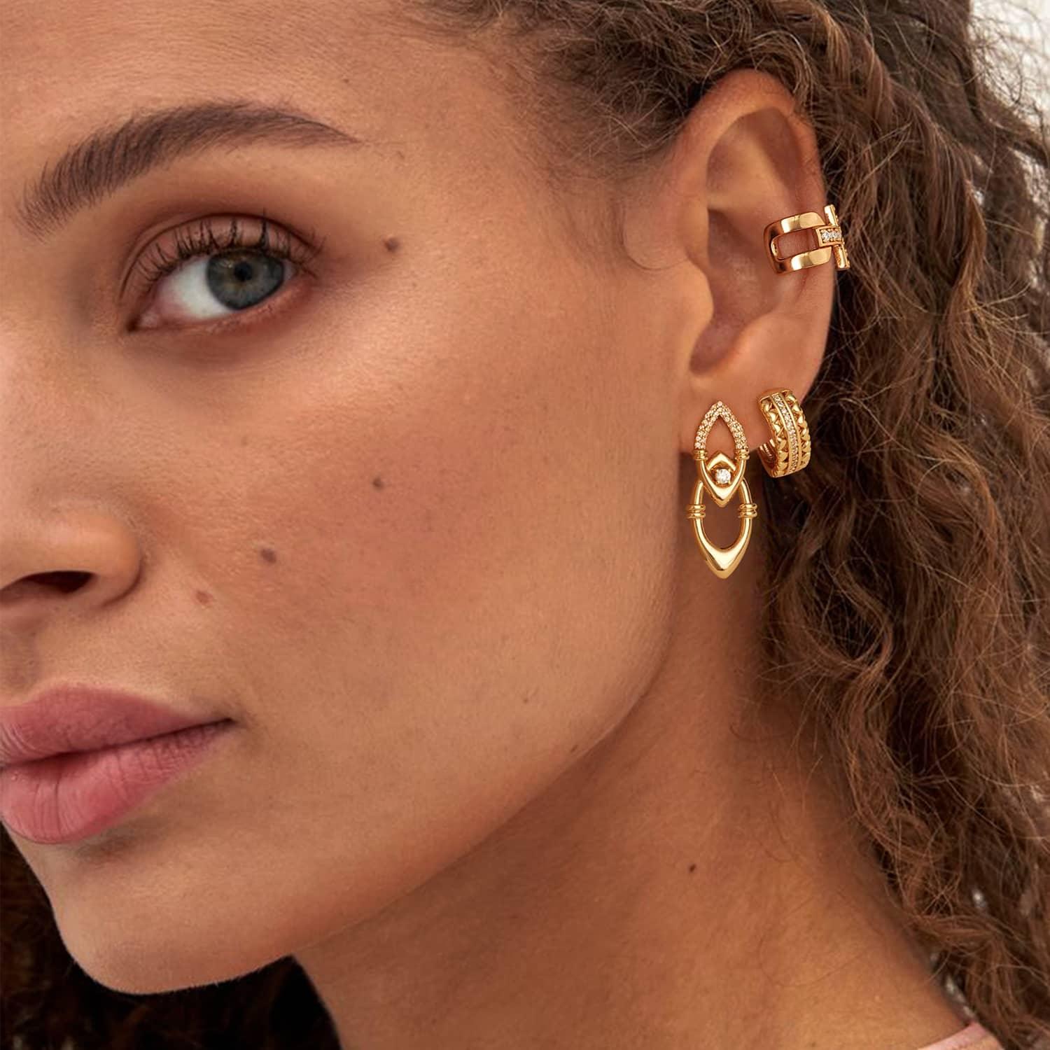 Model wearing MYEARS Heart Row Edge Hoop Earrings in gold, stylish heart edge hoop earrings for women