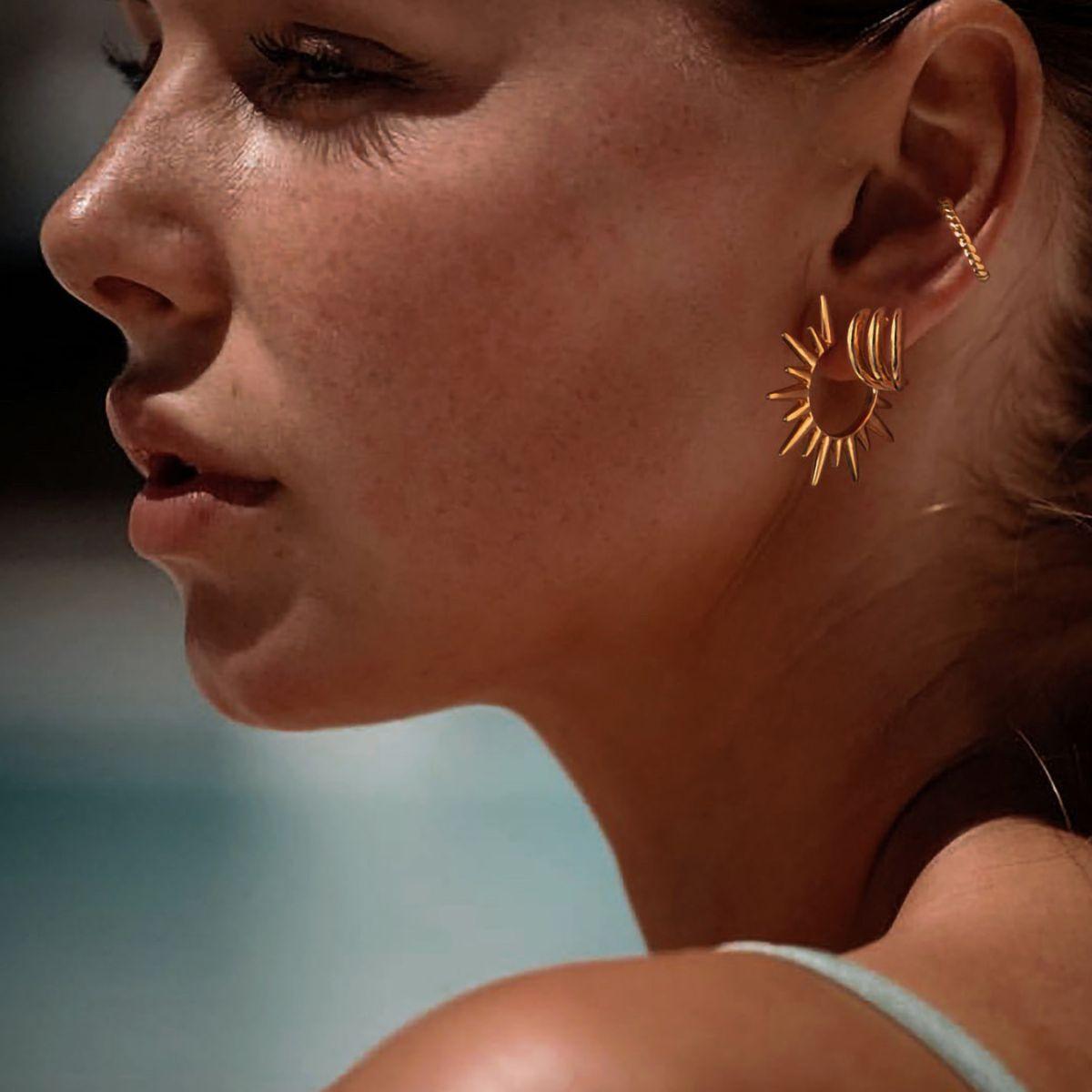 Barbell Twisted Ear Cuff